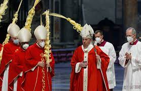 Pope Francis On Palm Sunday In Drawing Close To Those Ill Treated By Life We Are Loving Jesus America Magazine