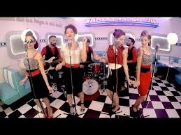 23.10.2021 · broken peach is an indie band best know for their rendition of 'this is halloween' from the famed tim burton film the nightmare before christmas. Web Cover You Re The One That I Want By Broken Peach Secondhandsongs