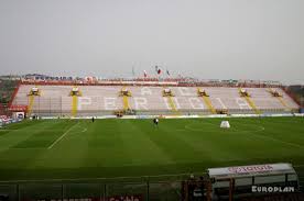 Alberto bigon raccoglie in panchina l'eredità di ottavio bianchi, con la squadra partenopea rinforzata dagli arrivi di massimo mauro preso dalla juventus, di gianfranco zola arrivato dalla torres sassari e di marco baroni pescato nel lecce. Stadio Renato Curi Stadion In Perugia