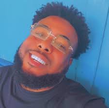 Merci à nos 250 000 abonnés Facebook! Avec l'aide de votre engagement, nous  sommes devenus meilleurs et plus forts. __,,__ 250,000: Mèsi a sila k'ap  swiv nou yo sou Facebook! Gras ak