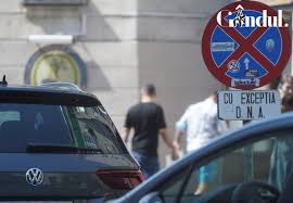 La compagnia aerea inizialmente operava voli nazionali e internazionali, anche se i servizi domestici furono presto interrotti a causa delle scarse vendite e della concorrenza di tarom, oltre che della compagnia ferrovia rumena, căile ferate române. Ukr0s Hnr Yt3m