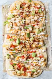 Veggie flatbread pizza is perfect for meatless monday and game day snacking. Avocado Chicken Flatbread Pizza Valentina S Corner