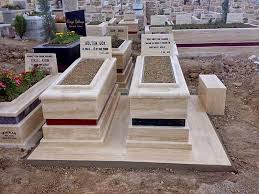 Karbonat, hidrojen peroksit, limon, zımpara ile kolay bir şekilde temizlenir ve sarı lekelerde bu sayede kolay bir şekilde çıkar. Kalin Blok Mezar Yapimi Blok Mezar Fiyatlari Istanbul Mermer
