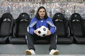 Lutz pfannenstiel born 12 may 1973 in zwiesel bavaria is a retired german footballer who played as a goalkeeper he is known for being the first and so f. Meet Lutz Pfannenstiel He S Played On Six Continents And Came Back To Life After Being Pronounced Dead On The Pitch Daily Mail Online