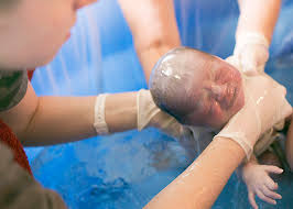 Jangan di cm buad refreshing aj. 5 Bahaya Bersalin Dalam Air Bakal Ibu Perlu Tahu