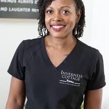 Are there any estheticians out there who would want to work event