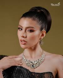 Unidos somos más fuertes ❤️ Demostremos que Paraguay siempre está listo  para brillar, porque somos un país maravilloso y bendecido 👑🇵🇾 ✨ Esta es  mi foto oficial para las votaciones en @missgrandinternational