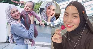 Sejak beberapa jam lalu, nama mawar rashid bagi yang mengikuti perkembangan mawar rashid, pasti teruja apabila melihat keluarganya semakin walaupun diorang memang cantik tapi bila dah pakai tudung lagi cantik. Teringin Pakai Tudung Ramadan Ini Cantik Mawar Rashid Berhijab Nona
