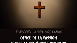 Les fidèles sont amenés à le vendredi saint précédant pâques, aucune consécration ou messe n'est organisée car l'eglise est en deuil et les cérémonies du vatican sont. Office De La Passion Vendredi Saint 2020 Depuis La Cathedrale D Angers Youtube