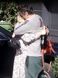 If florence pugh and zach braff's relationship timeline proves anything, it's this: Florence Pugh Shares A Kiss With Boyfriend Zach Braff In London 08 Gotceleb