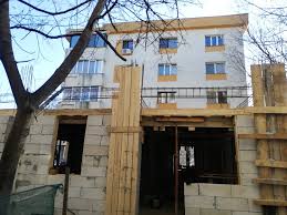 Probabil blocul e construit in locul ala pe spagi grase, terenul era special pentru trafo. BucureÈ™tiul Sufocat De Betoane Un Bloc Inghesuit Intre Alte DouÄƒ Imobile Este Construit Peste Mai Multe ReÅ£ele De UtilitÄƒÅ£i