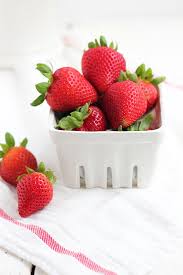Weekend In Five Pics Fruit Facts Strawberry Strawberry Benefits