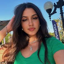 Pin de Isoca em Carol em 2025