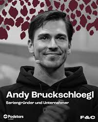 💥 NEW EPISODE OUT NOW 💥 In @leasophiecramer erster Solo-Folge spricht sie  mit Eric Blaser, Ex-Kampfsportler, Sportwissenschaftler und Gründer von  @joinumane über Disziplin, Mindset und die Kunst, mit Rückschlägen  umzugehen. Ein ehrliches