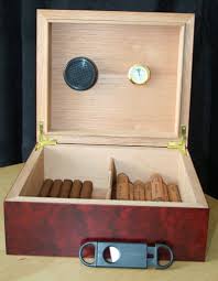 Giant, strong wooden espresso desk humidor that may maintain as much as 400 cigars recent. Humidor Humidor Opened Up On The Coffee Table Phattystu Flickr