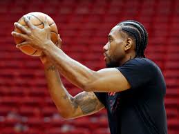 What's more astounding is that kawhi's hands measure 11.25 inches wide, and it is crazy what he can do in the nba with such enormous hands. The Exquisite Physics Of Kawhi Leonard And The Gravity Of The N B A Finals The New Yorker