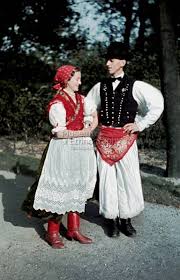 Traditional Costumes From Egerbocs Hungary Egerbocsi Nepviselet Foto Gonyey Sandor Folk Clothing Traditional Outfits Folk Dresses