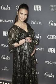 2 Baby Unterwegs Sila Sahin Zeigt Ihren Babybauch Schwanger Prominente Babybauch Sila Sahin Schwanger