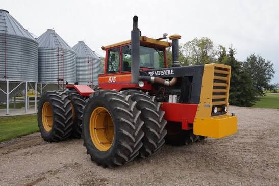 Versatile 875 Tractor