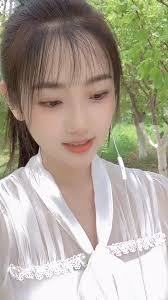 人生不过二两酒，一两心酸一两愁都是黄泉预约了，何必计较烦与忧