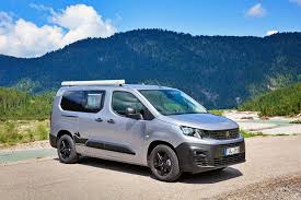 Toutes les marques de fourgons aménagés sont disponibles sur le site lacentrale.fr. Un Amenagement Sur Peugeot Partner Presente A Dusseldorf Fourgonlesite Peugeot Partner Peugeot Petit Camping Car