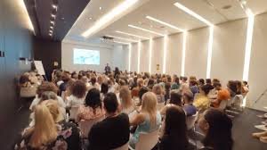 Ngagetin aja, matanya suzana, melotot getoh… Suzana Dimopoulou English Teacher Rassia Linkedin