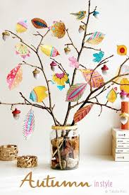 Herbstdeko Mit Bunten Blattern Von Tabularosi Basteln Herbst Bastelideen Basteln Mit Kindern Herbst