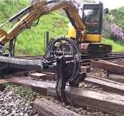 Quando se fala em troca de dormentes, principalmente de AMVs, se pensa em  muitos homens, com muitas ferramentas, e baixa produtividade. Com  equipamentos Super Metal, a produtividade e a segurança ...