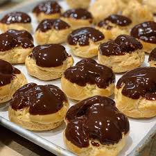 Profiteroles At The Marketplace Grab A Cream Puff Or Chou A La Creme A French Choux Pastry Ball Filled With Pastry Cr Profiteroles Choux Pastry Cream Puffs