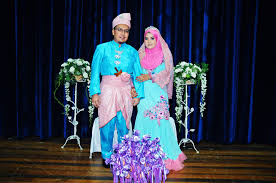Inilah baju pengantin paling kontroversial yang pernah dipakai dalam sebuah pernikahan asli! Tips Memilih Baju Pengantin Zakuanhasan Photography