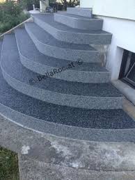 Steinteppich Marmor Zweifarbig Auf Einer Aussenstiege Fugenlos Verlegt Natursteinteppich Treppe Aussen Aussentreppe