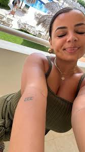 Can someone remove people from the back of a photo?