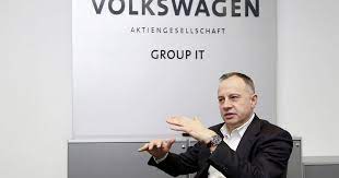 One of his most prominent initiatives has been the creation of information technology labs in. Martin Hofmann Vw Verliert Seinen It Chef Automobilwoche