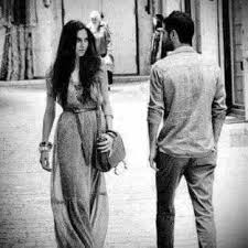 في بعض الاحيان يموت الحب بين رجل ذو كبرياء ينتظر منها كلمة و إمرأة عنيدة لاتعلم أنه ينتظر منها كلمة love quotes wallpaper cool pictures sweet words