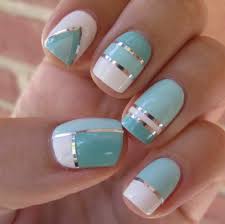 Nageldesign Fur Kurze Nagel Sommer Streifen Kleben Aqua Turkis Weiss Lack Geo Mit Bildern Nageldesign Kurze Nagel Nageldesign Nageldesign Bilder