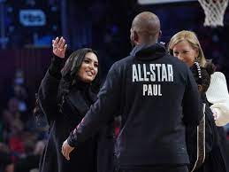 Lakers Video: Vanessa Bryant Presents Chris Paul With Inaugural Kobe & Gigi  Bryant WNBA Advocacy Award