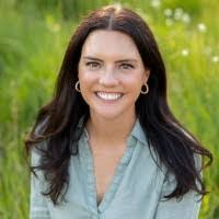 Kari Janes's Instagram, Twitter & Facebook