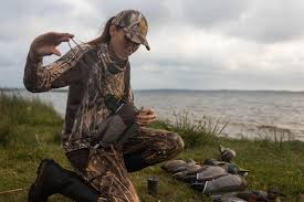 Le montage d'un appelant colvert en plastique
