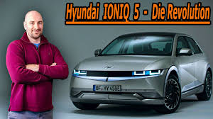O evokes the daring attitude of hyundai. Hyundai Ioniq 5 So Geht Elektro 720km Mit 18min Ladestop Youtube