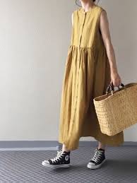 毎日カジュアル派さんに朗報 スニーカーに似合う 大人の夏色ワンピース特集 キナリノ リネン ファッション ファッション 夏コーディネート レディース