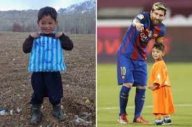Messi als kind messi als kind begon op 5 jarige leeftijd bij goandoli fc toen hij zeven was speelde hij bij fc barcelona speelde in zijn jeugd. Lionel Messi Erfullt Afghanischem Jungen Seinen Traum