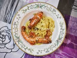 Aglio olio ni adalah pasta tradisional italy yang bermaksud bawang putih dan minyak. Cara Mudah Buat Spaghetti Aglio Olio Udang Galah Ohsempoi