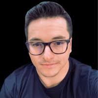 Lee Winkler's Instagram, Twitter & Facebook