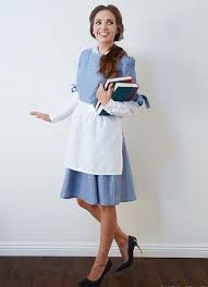 Das kostüm könnten sie durch eine tolle. Blaues Kleid Weisse Schurze Und Bucher In Der Hand Kostume Frauen Prinzessin Kostum Damen Disney Kostum