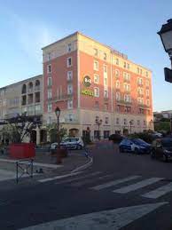 Vue De L Hotel Depuis Les Quais Du Port Photo De B B Hotel Martigues Port De Bouc Port De Bouc Tripadvisor