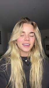 Becca Mares's Instagram, Twitter & Facebook