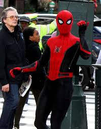 What's up with the stealth suit? Mcu The Direct On Twitter Great Looks At The Updated Red Black Spider Man Suit Seen Today On The Nyc Set Of Spider Man Far From Home Via Tomhsource Https T Co M609ddc6md