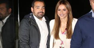 Τσολακη πρωτεσ δηλωσεισ μετα τον γαμο. Elenh Tsolakh Paylos Petroylakhs Sth Mykono To Niopantro Zeygari Life Is