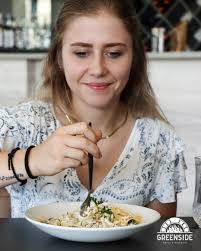 De'Swan pub happy hour specials