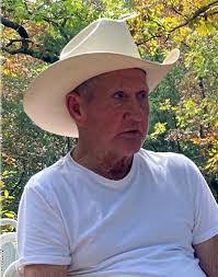 Evelyn Bench's Instagram, Twitter & Facebook